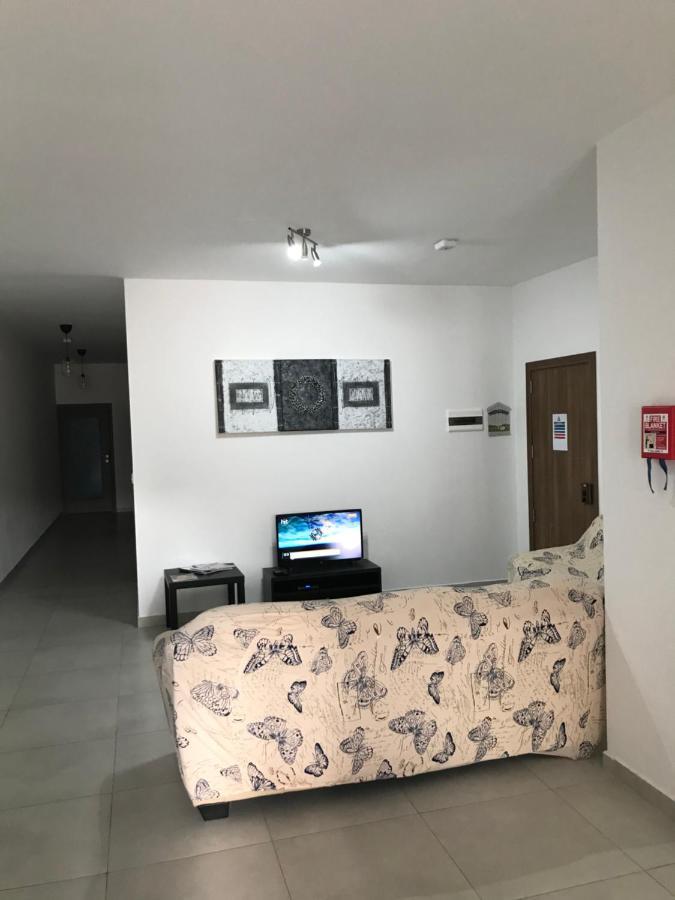 Luqa Apartment - 5 Mins From Airport Екстер'єр фото